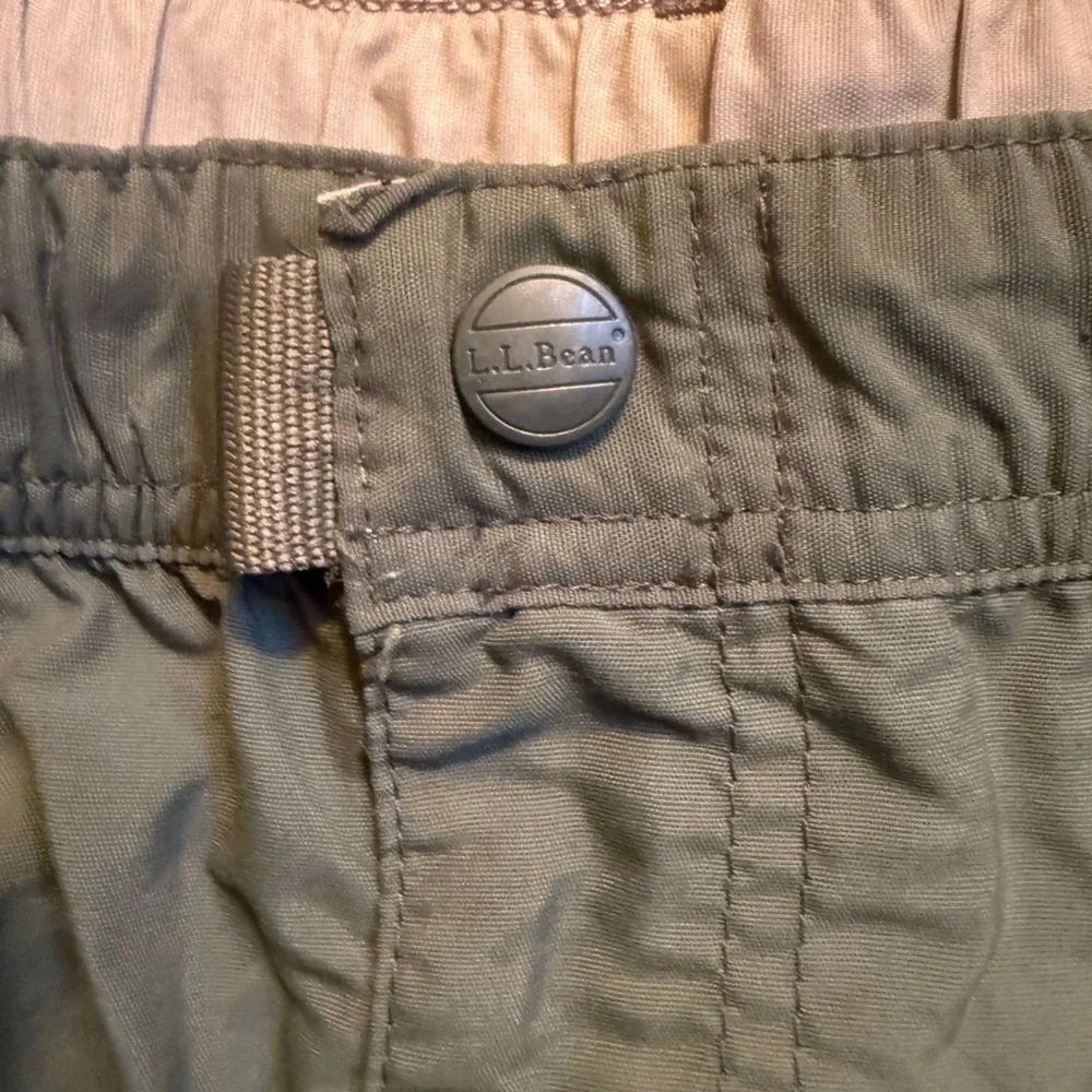 Men’s LL Bean Nylon Olive Green Size 42 Nylon Shorts with pockets